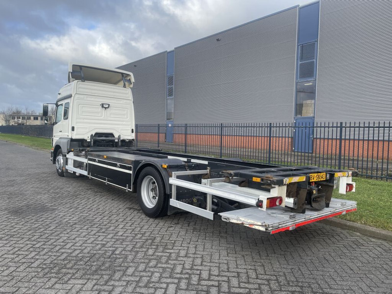 Mercedes-Benz Axor 1829 - Camião transportador de contêineres/ Caixa móvel: foto 4 Mercedes-Benz Axor 1829 - Camião transportador de contêineres/ Caixa móvel: foto 4