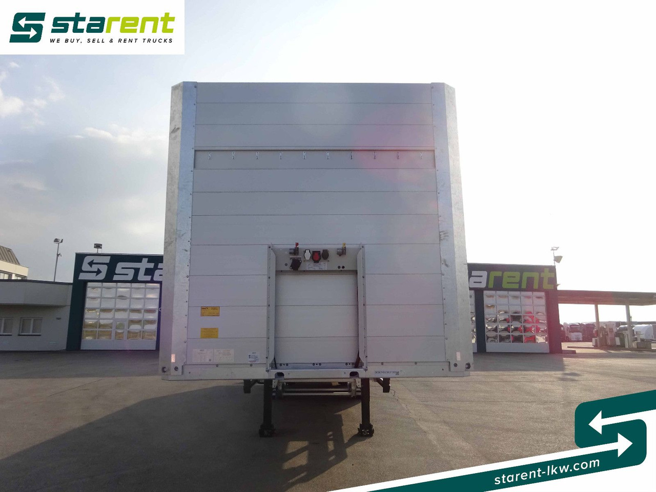 Schmitz Cargobull Baustofftrailer, Liftachse, 80cm Bordwände - Semi-reboque plataforma/ Caixa aberta: foto 2 Schmitz Cargobull Baustofftrailer, Liftachse, 80cm Bordwände - Semi-reboque plataforma/ Caixa aberta: foto 2