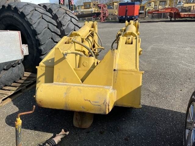 CAT D 8 R Ripper - Escarificador por Máquina de construção: foto 2 CAT D 8 R Ripper - Escarificador por Máquina de construção: foto 2