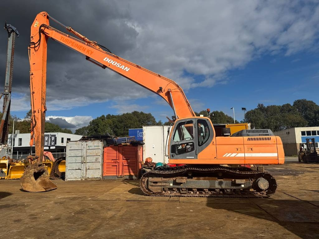 Doosan DX 300 LC ( 4.690 original hours 18M long reach ) - Escavadeira: foto 1 Doosan DX 300 LC ( 4.690 original hours 18M long reach ) - Escavadeira: foto 1