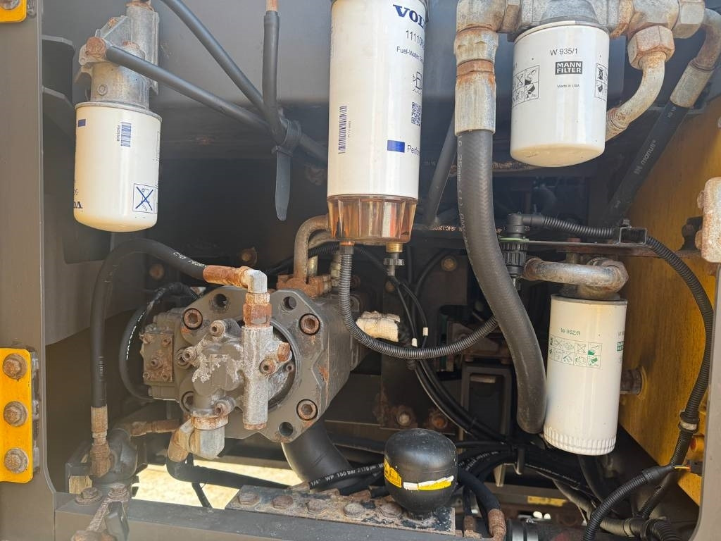 Escavadora de rastos Volvo EC 160 EL ( 3.451 HOURS ORIGINAL ): foto 16