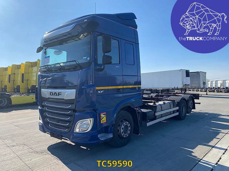 DAF XF Euro6 480 - Camião transportador de contêineres/ Caixa móvel: foto 1 DAF XF Euro6 480 - Camião transportador de contêineres/ Caixa móvel: foto 1