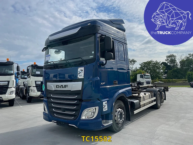DAF XF Euro6 480 - Camião transportador de contêineres/ Caixa móvel: foto 1 DAF XF Euro6 480 - Camião transportador de contêineres/ Caixa móvel: foto 1