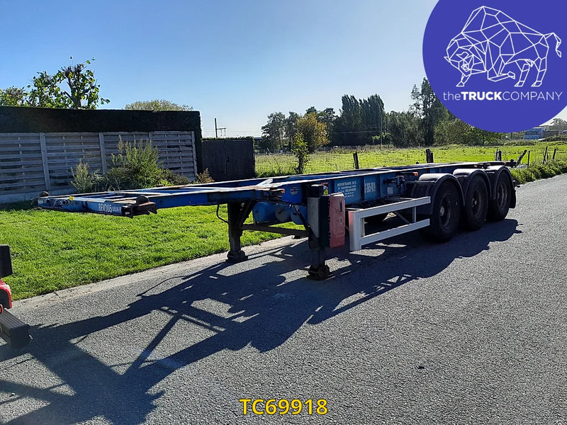 Semi-reboque transportador de contêineres/ Caixa móvel DESOT: foto 1
