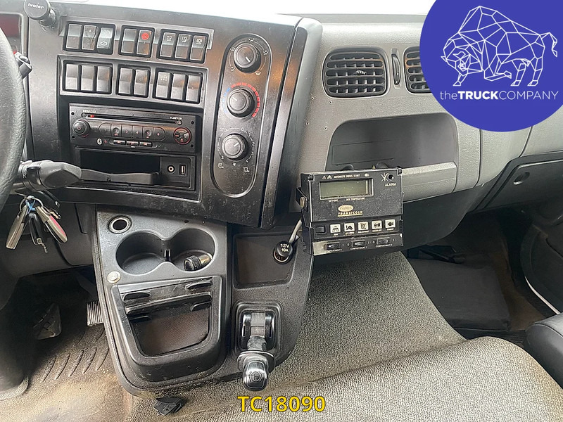 Renault D 240 - Camião frigorífico: foto 4 Renault D 240 - Camião frigorífico: foto 4