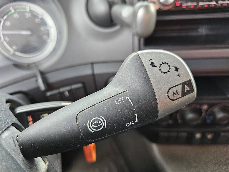 Camião frigorífico DAF CF 220 CARRIER LIFT DOORS: foto 10