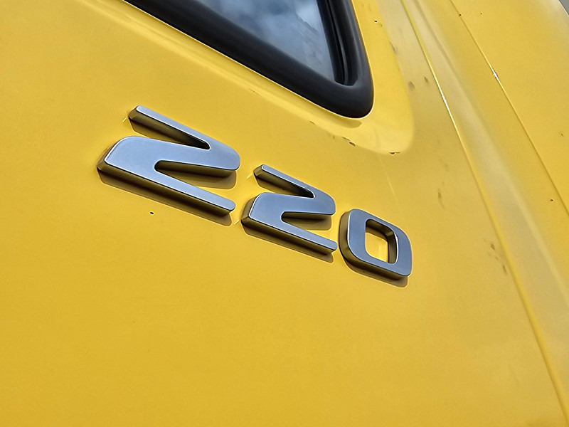 Camião frigorífico DAF CF 220 CARRIER LIFT DOORS: foto 15