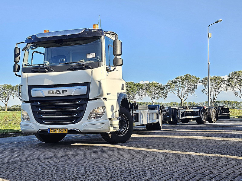 DAF CF 410 20FT TANKCONTAINER - Camião transportador de contêineres/ Caixa móvel: foto 1 DAF CF 410 20FT TANKCONTAINER - Camião transportador de contêineres/ Caixa móvel: foto 1