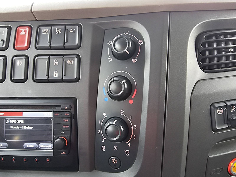 Camião furgão DAF LF 260 16T AIRCO TAILLIFT: foto 13