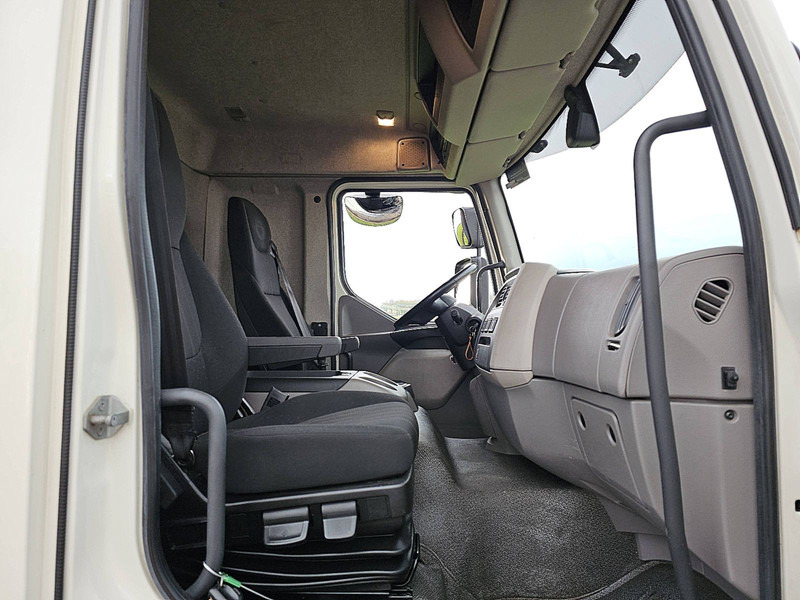 Camião furgão DAF LF 260 16T AIRCO TAILLIFT: foto 7