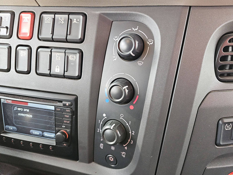 Camião furgão DAF LF 260 16T AIRCO TAILLIFT: foto 10