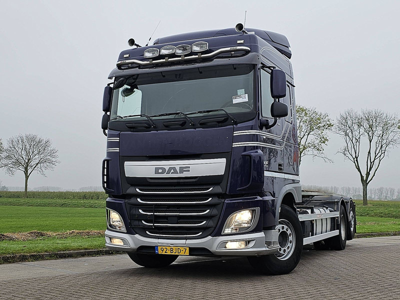 DAF XF 510 6X2 FAN STEERAXLE - Camião com sistema de cabo: foto 1 DAF XF 510 6X2 FAN STEERAXLE - Camião com sistema de cabo: foto 1