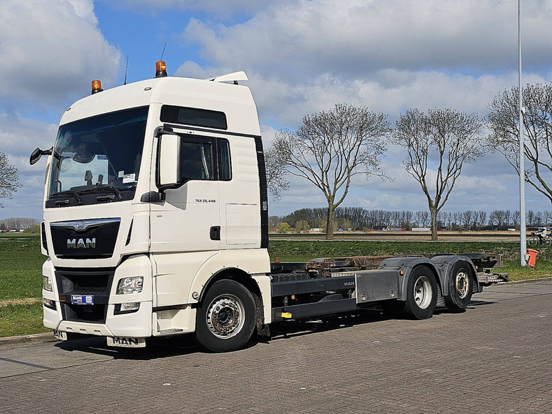 MAN 26.440 TGX XXL 6X2-4 STEER AXLE - Camião transportador de contêineres/ Caixa móvel: foto 2 MAN 26.440 TGX XXL 6X2-4 STEER AXLE - Camião transportador de contêineres/ Caixa móvel: foto 2