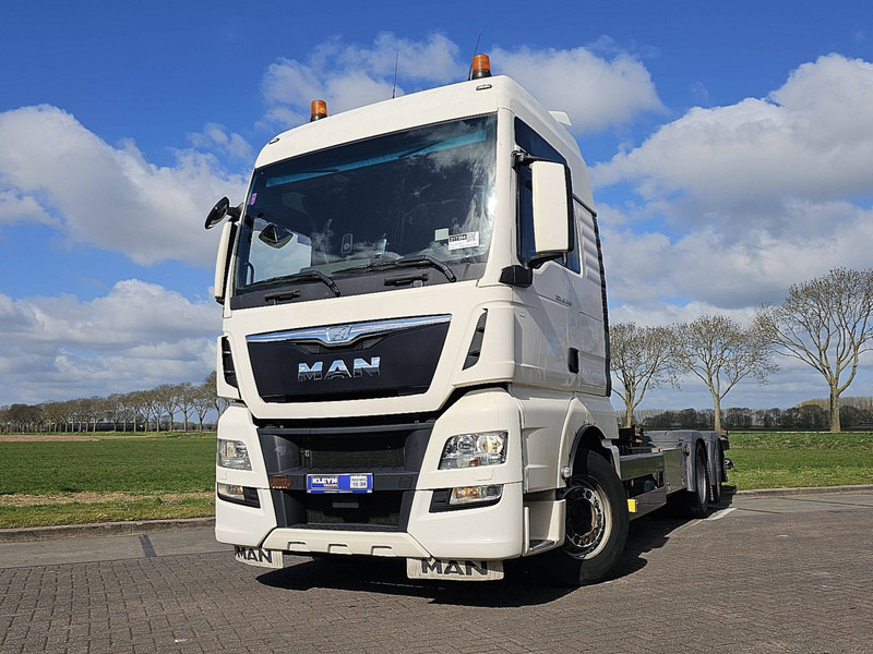 MAN 26.440 TGX XXL 6X2-4 STEER AXLE - Camião transportador de contêineres/ Caixa móvel: foto 1 MAN 26.440 TGX XXL 6X2-4 STEER AXLE - Camião transportador de contêineres/ Caixa móvel: foto 1