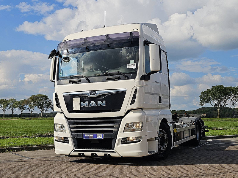 MAN 26.500 TGX - Camião transportador de contêineres/ Caixa móvel: foto 1 MAN 26.500 TGX - Camião transportador de contêineres/ Caixa móvel: foto 1