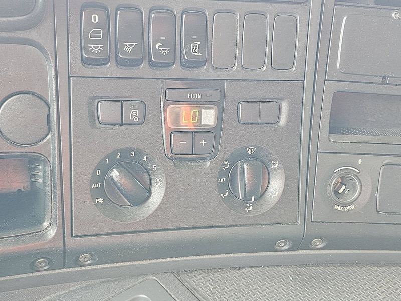 Camião furgão Scania P270 LIFT HARD WOOD FLOOR: foto 12