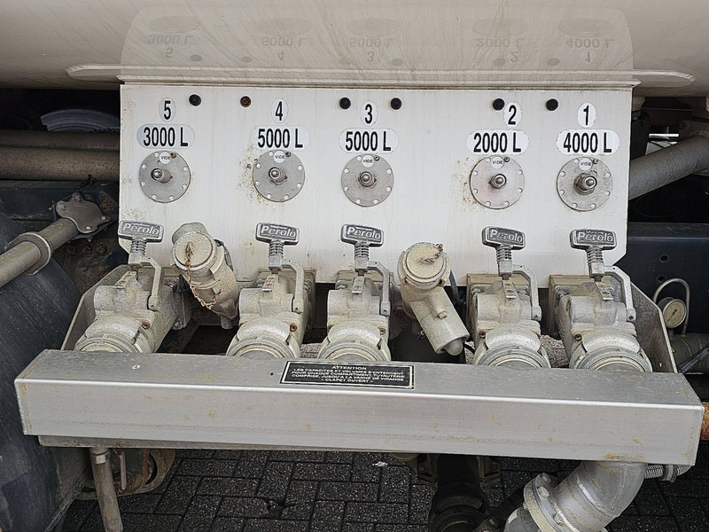 Caminhão tanque Scania P280 6X2*4 19000 L FUEL: foto 17