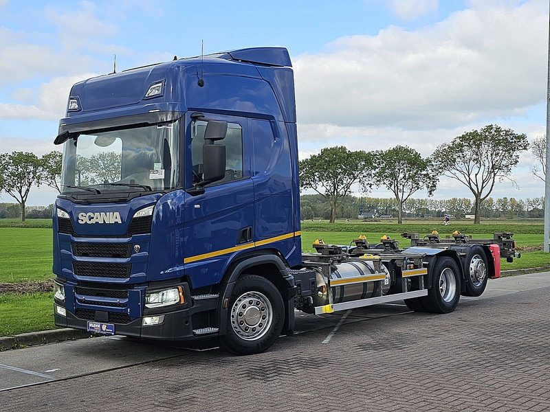Scania R410 6X2*4 RETAR. LNG GAS - Camião transportador de contêineres/ Caixa móvel: foto 2 Scania R410 6X2*4 RETAR. LNG GAS - Camião transportador de contêineres/ Caixa móvel: foto 2