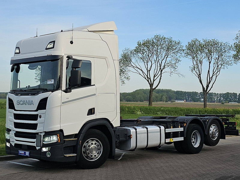 Scania R450 6x2*4 - Camião transportador de contêineres/ Caixa móvel: foto 2 Scania R450 6x2*4 - Camião transportador de contêineres/ Caixa móvel: foto 2