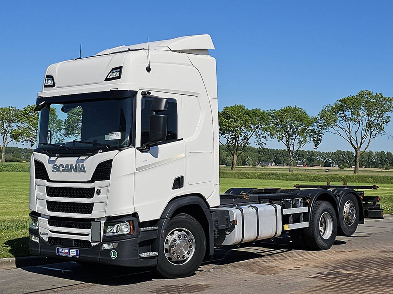 Scania R450 6x2*4 - Camião transportador de contêineres/ Caixa móvel: foto 2 Scania R450 6x2*4 - Camião transportador de contêineres/ Caixa móvel: foto 2