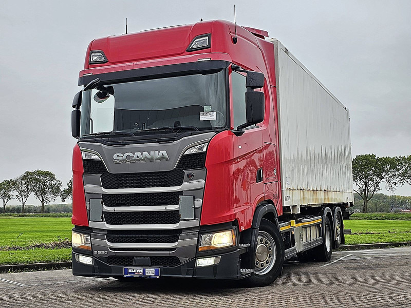 Scania S520 V8 RETARDER WB475 - Camião transportador de contêineres/ Caixa móvel: foto 1 Scania S520 V8 RETARDER WB475 - Camião transportador de contêineres/ Caixa móvel: foto 1