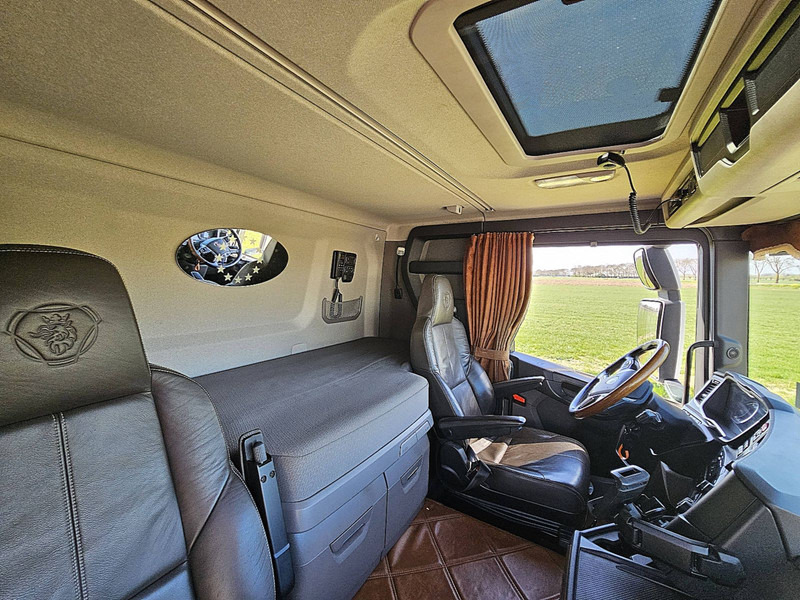 Fotografia de interior 3: Tractor Scania R450 6X2*4NB RET. LEATHER