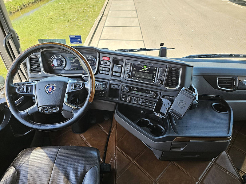 Fotografia de interior 1: Tractor Scania R450 6X2*4NB RET. LEATHER