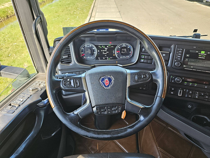 Fotografia de interior 2: Tractor Scania R450 6X2*4NB RET. LEATHER