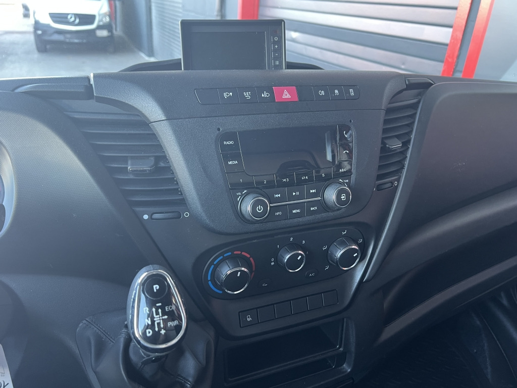 Carrinha de contentor Iveco Daily 35S14 Thermokoffer 4,35m Klima Automatik!!: foto 14
