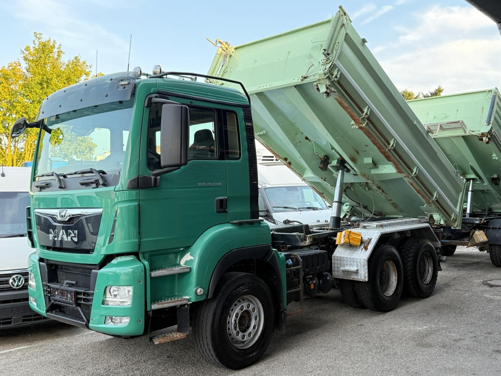 MAN TGS 26.500 6x4 12m³ Kipper Retarder NAVI 1.Hand - Camião basculante: foto 1 MAN TGS 26.500 6x4 12m³ Kipper Retarder NAVI 1.Hand - Camião basculante: foto 1