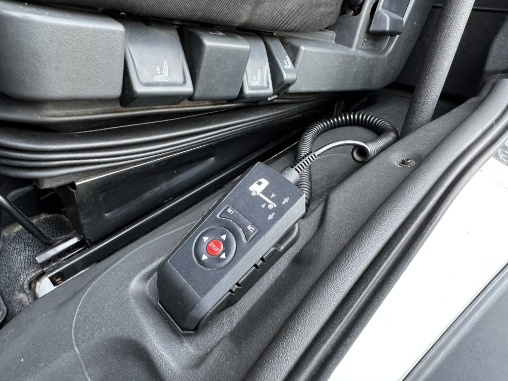 Mercedes-Benz Atego 818 Klima AHK 6,05m Koffer LBW Tempomat - Carrinha de contentor: foto 3 Mercedes-Benz Atego 818 Klima AHK 6,05m Koffer LBW Tempomat - Carrinha de contentor: foto 3