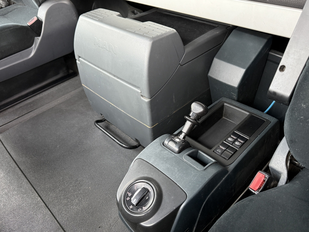 MAN TGX 18.440 XLX MEGA Klimaauto Motorbremse 2xTank - Tractor: foto 4 MAN TGX 18.440 XLX MEGA Klimaauto Motorbremse 2xTank - Tractor: foto 4