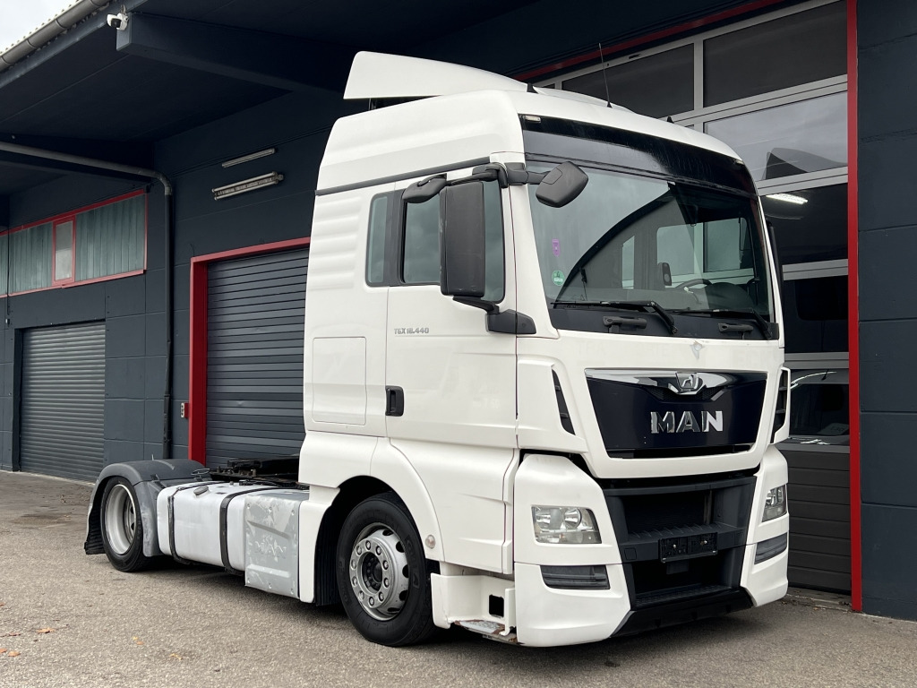 MAN TGX 18.440 XLX MEGA Klimaauto Motorbremse 2xTank - Tractor: foto 1 MAN TGX 18.440 XLX MEGA Klimaauto Motorbremse 2xTank - Tractor: foto 1