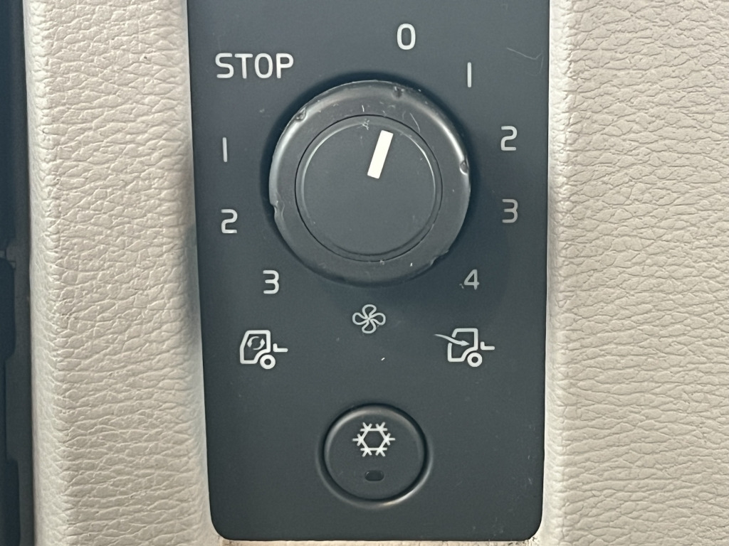 Volvo FL 260 7,2m LBW Klima Tempomat AHK Orig. 125'km - Camião de lona: foto 2 Volvo FL 260 7,2m LBW Klima Tempomat AHK Orig. 125'km - Camião de lona: foto 2