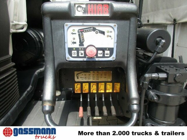 MAN TGL 12.240BL 4x2, mit Kran Hiab 088 mit Funk - Camião de lona, Camião grua: foto 2 MAN TGL 12.240BL 4x2, mit Kran Hiab 088 mit Funk - Camião de lona, Camião grua: foto 2