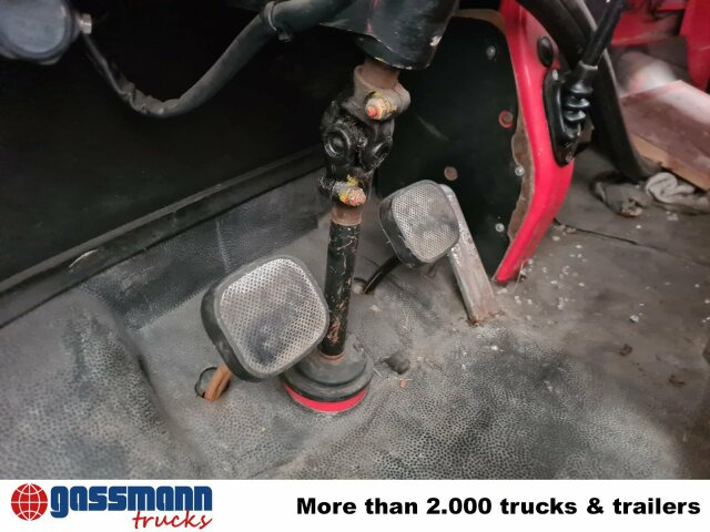 Mercedes-Benz LP 813 4x2 TLF8 Feuerwehr - Carro de bombeiro: foto 4 Mercedes-Benz LP 813 4x2 TLF8 Feuerwehr - Carro de bombeiro: foto 4