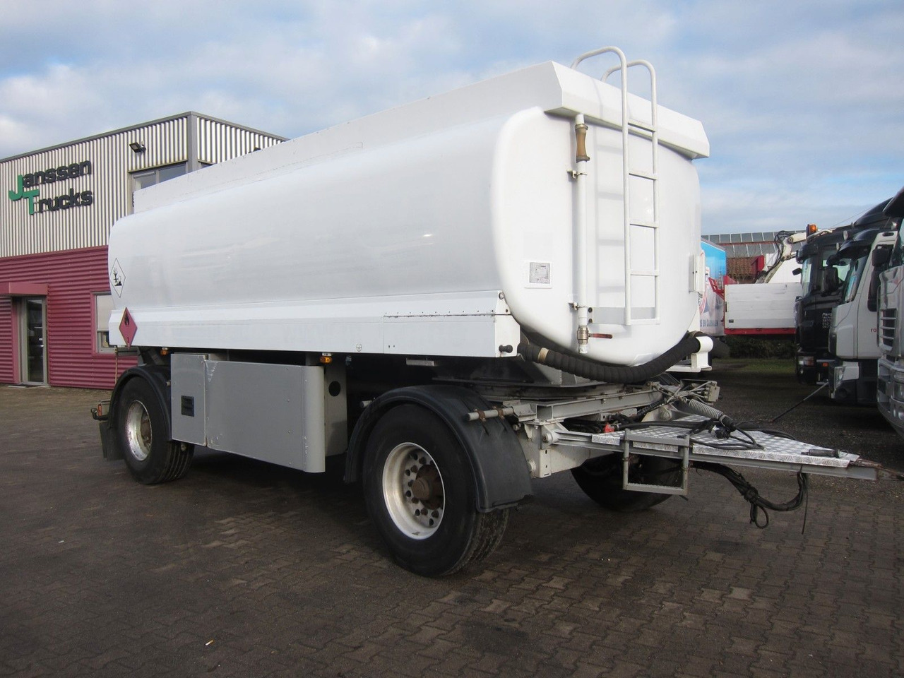 Lindner&Fischer 18400ltr 3 Kammern Oben-Unten - Reboque tanque: foto 1 Lindner&Fischer 18400ltr 3 Kammern Oben-Unten - Reboque tanque: foto 1