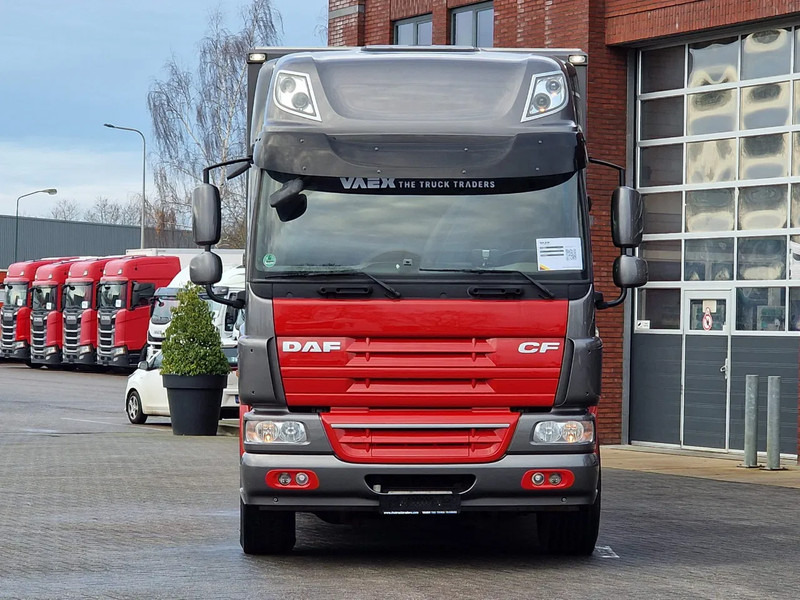 DAF CF 360 SpaceCab 6x2*4 - Menke Janzen Livestock 1 deck 20.78M2 - Steering axle - Euro 5 - Camião transporte de gado: foto 3 DAF CF 360 SpaceCab 6x2*4 - Menke Janzen Livestock 1 deck 20.78M2 - Steering axle - Euro 5 - Camião transporte de gado: foto 3