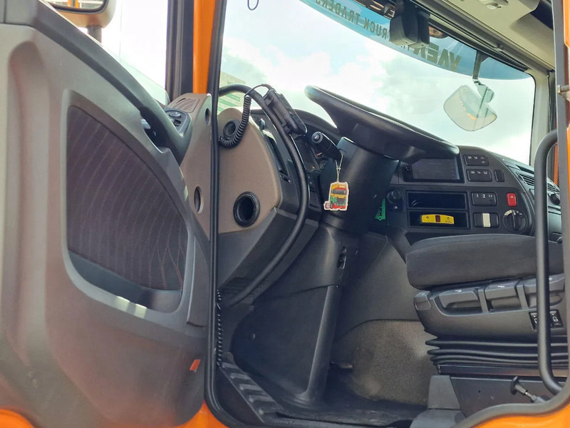 DAF XF 530 4x2 - Livestock Menke 2 deck water & ventilation - Camião transporte de gado: foto 4 DAF XF 530 4x2 - Livestock Menke 2 deck water & ventilation - Camião transporte de gado: foto 4
