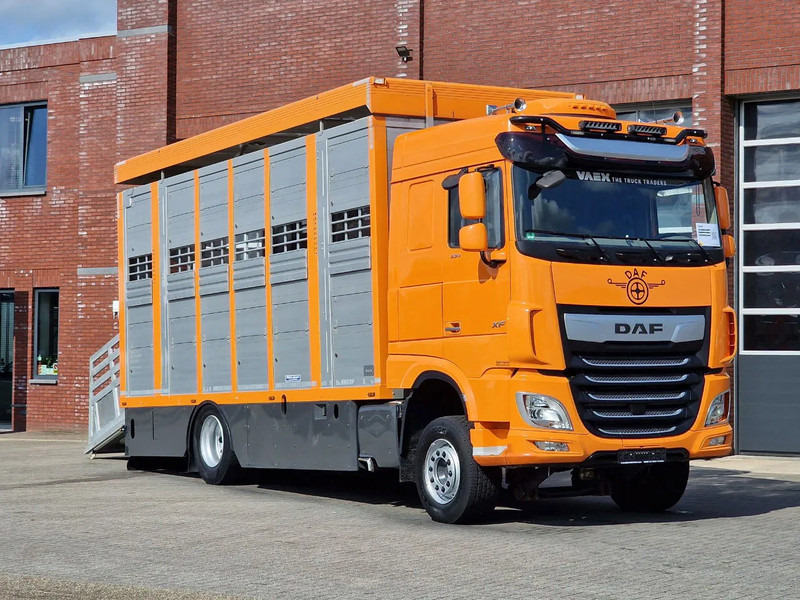 DAF XF 530 4x2 - Livestock Menke 2 deck water & ventilation - Camião transporte de gado: foto 2 DAF XF 530 4x2 - Livestock Menke 2 deck water & ventilation - Camião transporte de gado: foto 2
