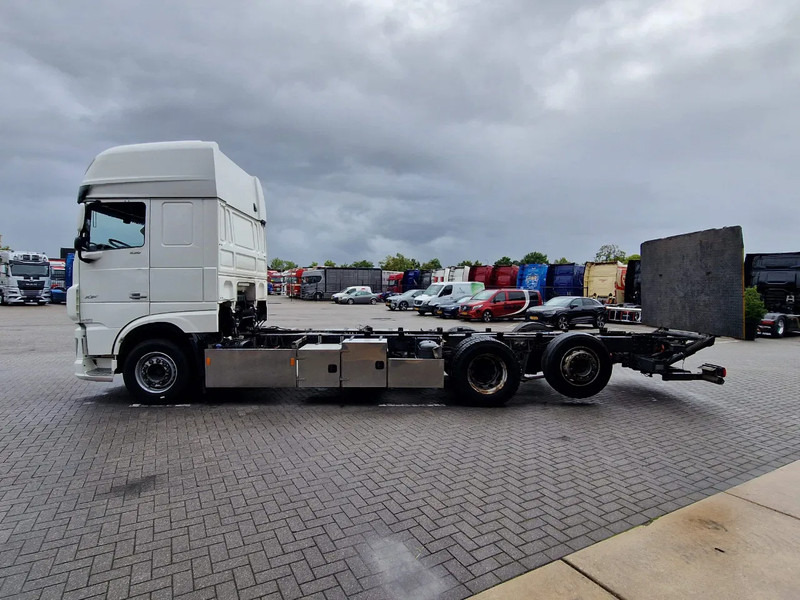 DAF XF 530 SuperSpaceCab 6x2*4 - Chassis 740 cm - Loadlift - Steering axle - Leather - - Camião chassi: foto 4 DAF XF 530 SuperSpaceCab 6x2*4 - Chassis 740 cm - Loadlift - Steering axle - Leather - - Camião chassi: foto 4