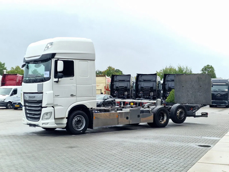 DAF XF 530 SuperSpaceCab 6x2*4 - Chassis 740 cm - Loadlift - Steering axle - Leather - - Camião chassi: foto 3 DAF XF 530 SuperSpaceCab 6x2*4 - Chassis 740 cm - Loadlift - Steering axle - Leather - - Camião chassi: foto 3