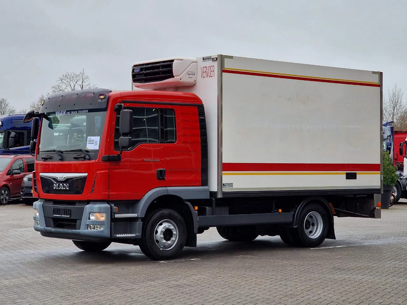 MAN TGM 12.250 Sleepercab 4x2 - Carrier Xarios 600 - Meat Hooks - Vleeshang - Rohrbahnen - Low KM - Camião frigorífico: foto 3 MAN TGM 12.250 Sleepercab 4x2 - Carrier Xarios 600 - Meat Hooks - Vleeshang - Rohrbahnen - Low KM - Camião frigorífico: foto 3