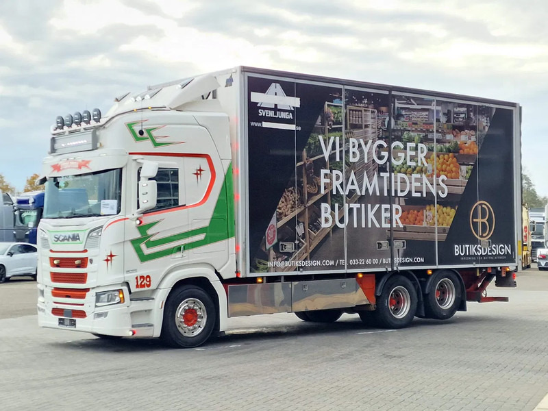 Scania R580 V8 NGS Highline 6x2 - Box with sidedoors - Loadlift - Retarder - Full air - 475 wb - Camião furgão: foto 3 Scania R580 V8 NGS Highline 6x2 - Box with sidedoors - Loadlift - Retarder - Full air - 475 wb - Camião furgão: foto 3