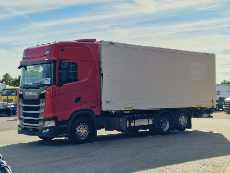 Scania S500 NGS Highline 6x2 - BDF - Full air - Loadlift - Box - Navi - Retarder - Camião transportador de contêineres/ Caixa móvel: foto 3 Scania S500 NGS Highline 6x2 - BDF - Full air - Loadlift - Box - Navi - Retarder - Camião transportador de contêineres/ Caixa móvel: foto 3