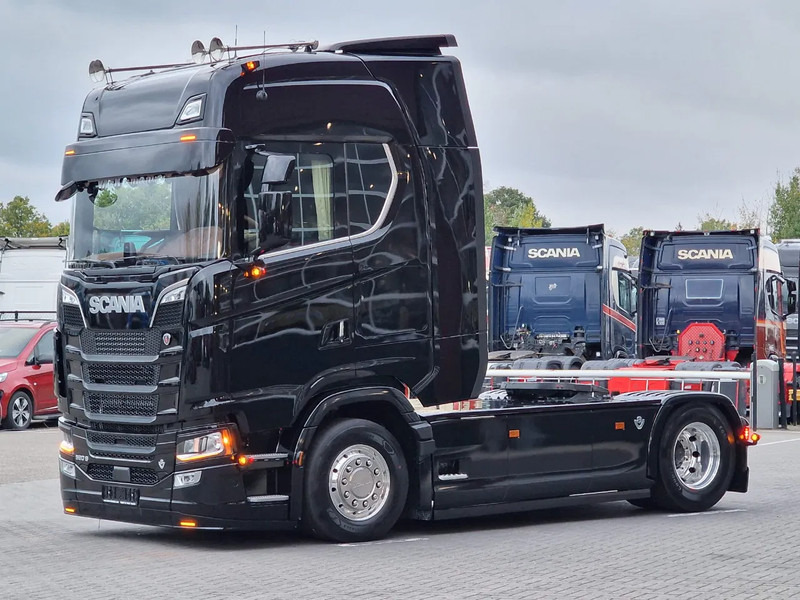 Scania 590S V8 NGS Highline 4x2 - New show truck - Full spec - Retarder - Leather - Full air - BUFFL - Tractor: foto 5 Scania 590S V8 NGS Highline 4x2 - New show truck - Full spec - Retarder - Leather - Full air - BUFFL - Tractor: foto 5