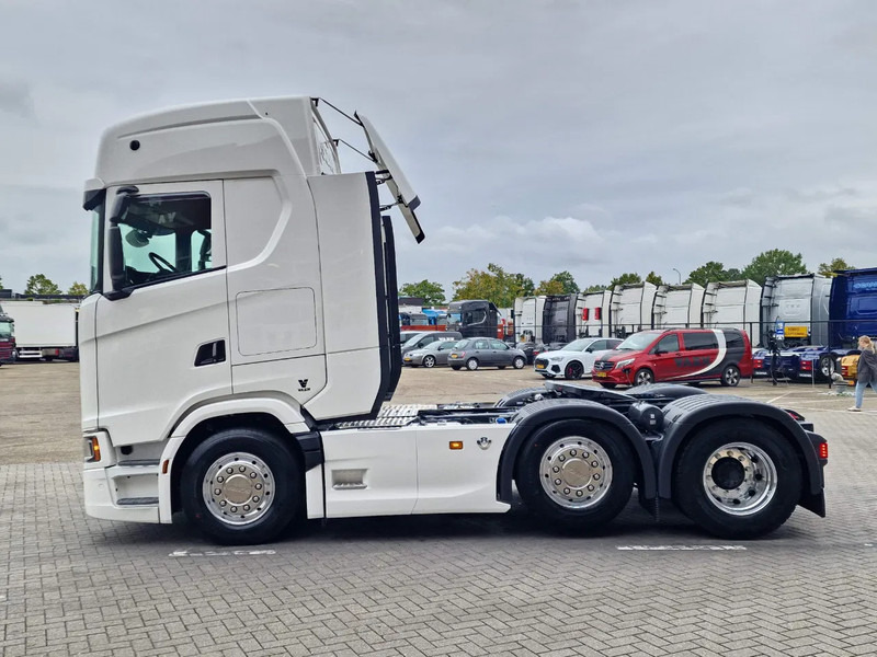 Scania 590S V8 NGS Highline 6x2/4 - New - Full spec - Retarder - Night clima - New dashboard - Leather - NEW - Tractor: foto 5 Scania 590S V8 NGS Highline 6x2/4 - New - Full spec - Retarder - Night clima - New dashboard - Leather - NEW - Tractor: foto 5
