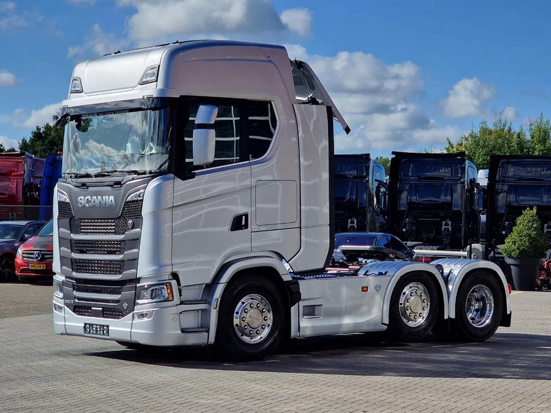 Scania 660S V8 NGS Highline 6x2/4 - New - Full spec - Retarder - Night clima - Led - Leather - Navi - Tractor: foto 3 Scania 660S V8 NGS Highline 6x2/4 - New - Full spec - Retarder - Night clima - Led - Leather - Navi - Tractor: foto 3