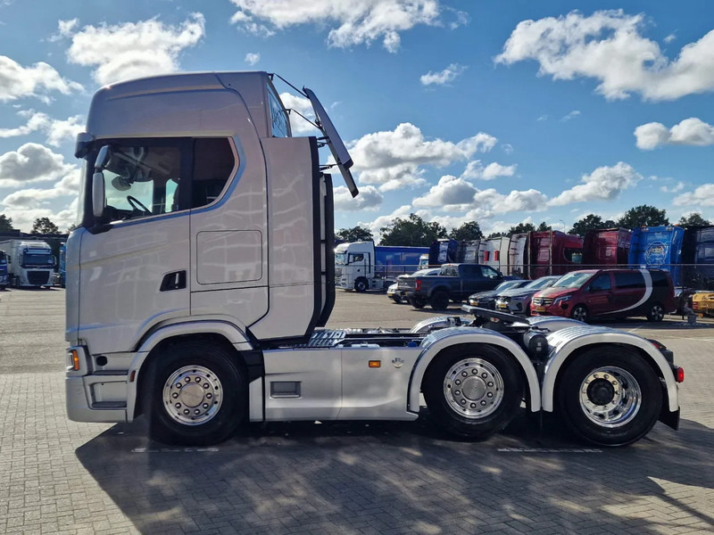 Scania 660S V8 NGS Highline 6x2/4 - New - Full spec - Retarder - Night clima - Led - Leather - Navi - Tractor: foto 4 Scania 660S V8 NGS Highline 6x2/4 - New - Full spec - Retarder - Night clima - Led - Leather - Navi - Tractor: foto 4