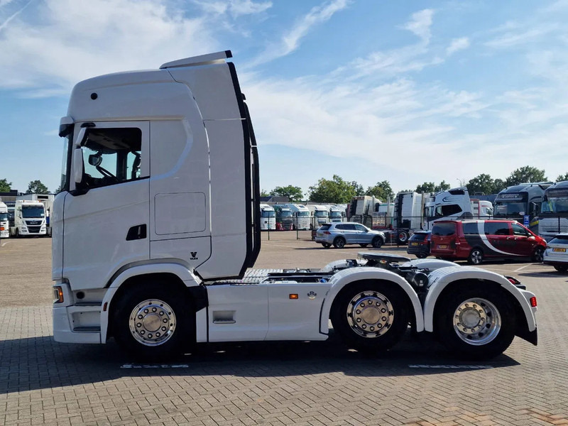 Scania 660S V8 NGS Highline 6x2/4 - New - Old dashboard - Full spec - Retarder - Night clima - Led - Leather - Navi - Tractor: foto 4 Scania 660S V8 NGS Highline 6x2/4 - New - Old dashboard - Full spec - Retarder - Night clima - Led - Leather - Navi - Tractor: foto 4